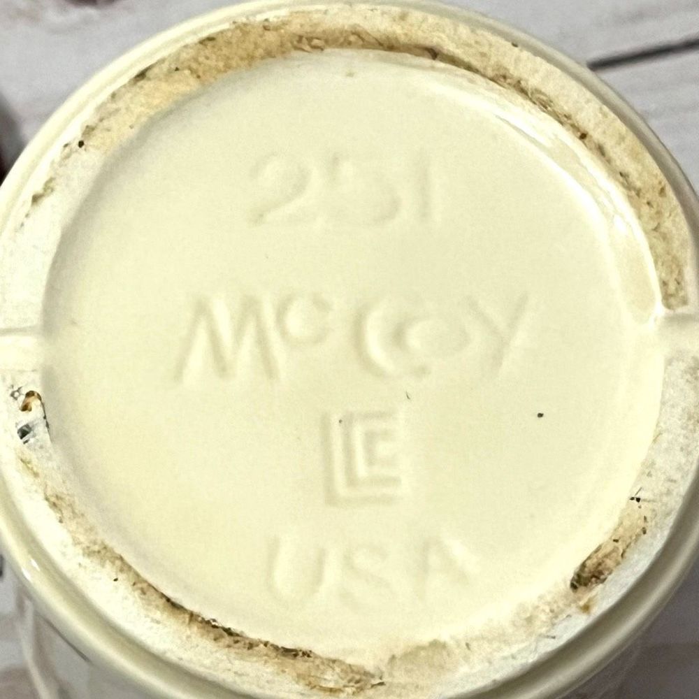 Vintage MCM McCoy USA #251 Woman Churning Butter  Brown & Beige Canister w/Lid - Picture 11 of 12